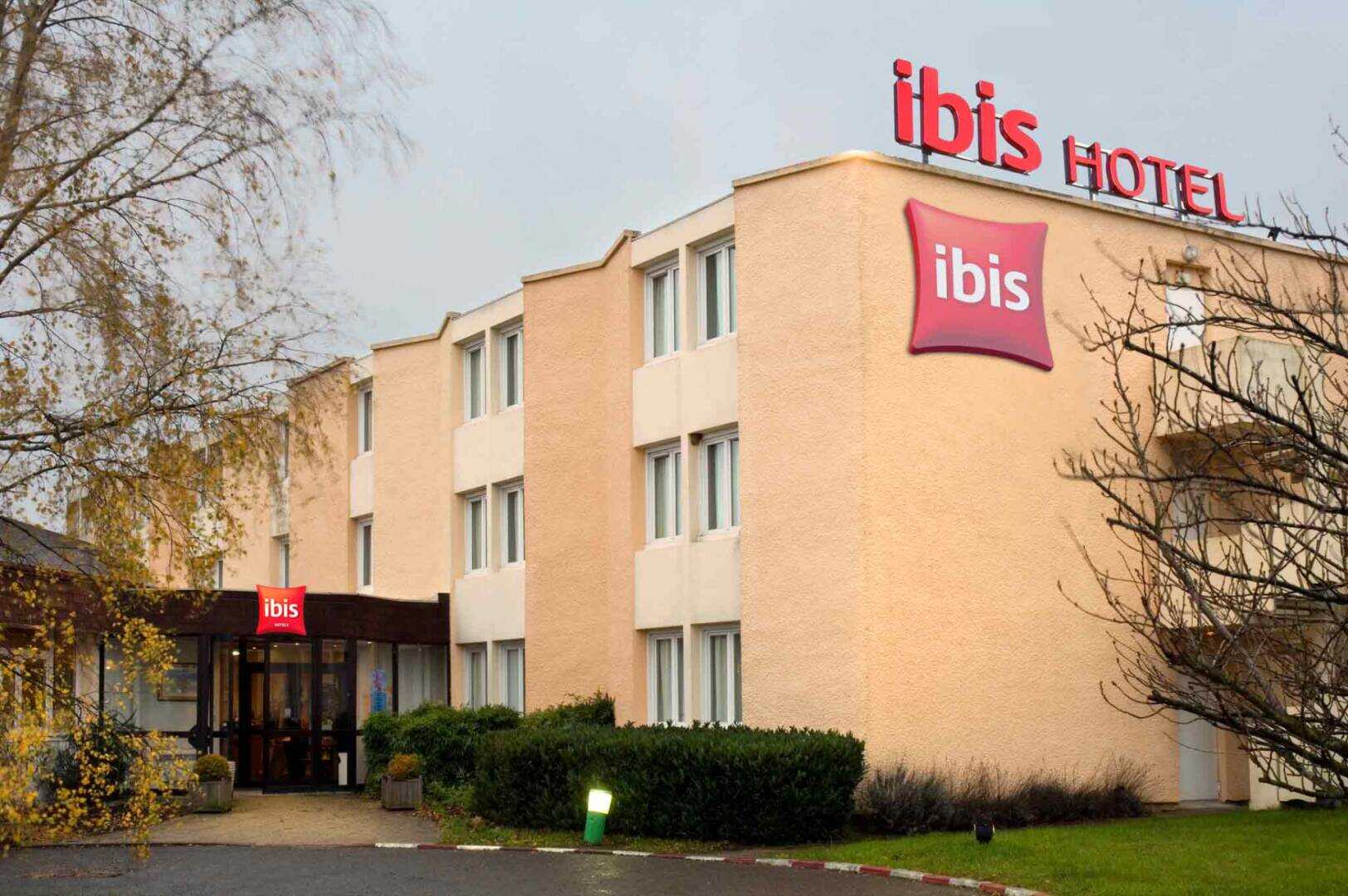 Ibis, Hotels to Rambouillet